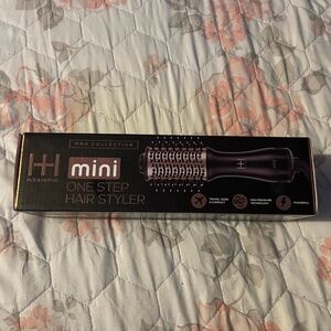 “One step” professional electric hair styling brush. New and unopened